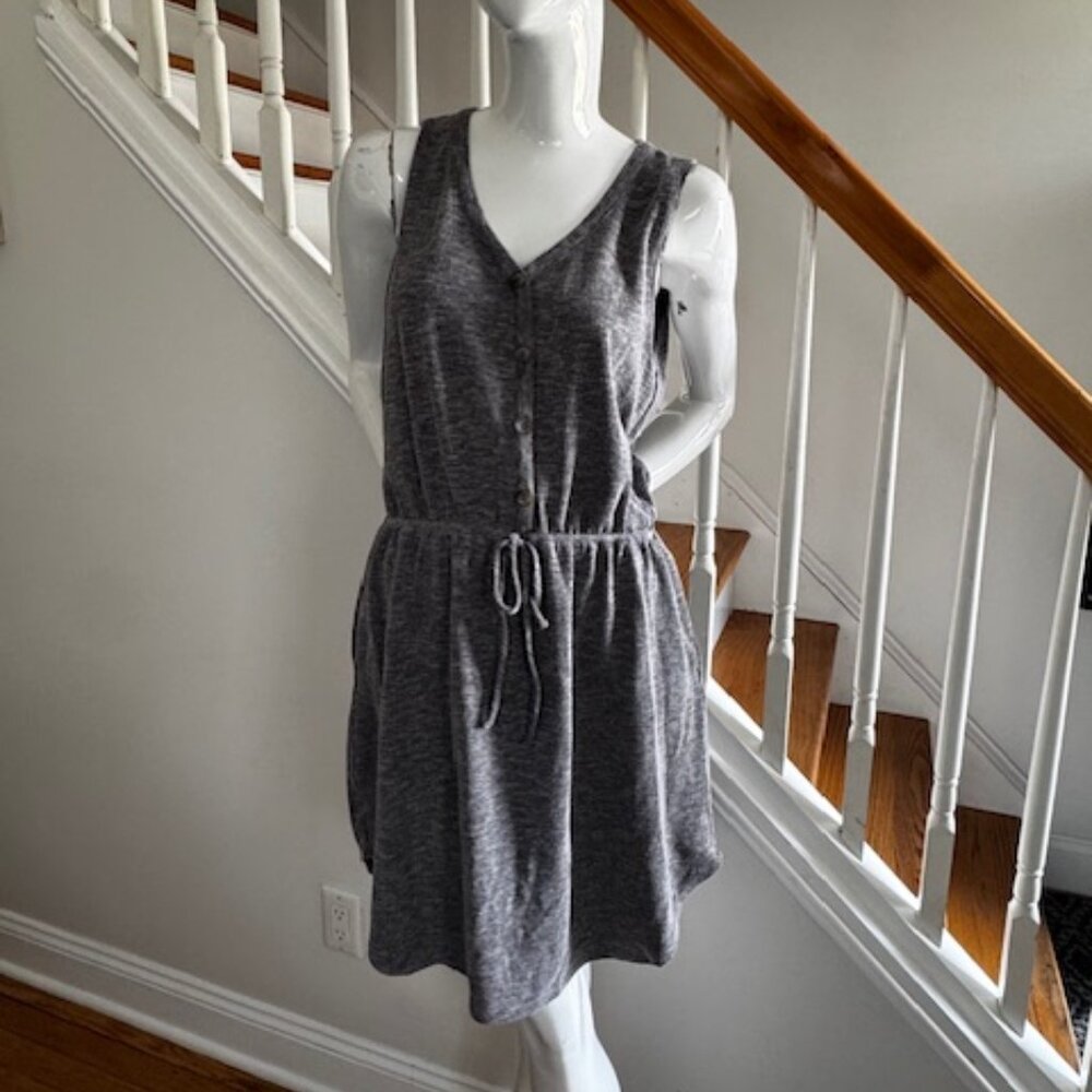 Gilli Ribbed Gray Sleeveless Dress with pockets, buttons & tie detail  Size XL
